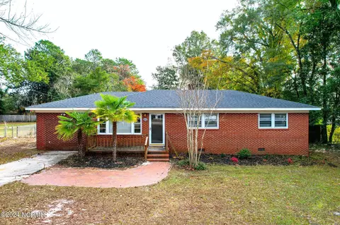802 Midland Dr, Wilmington, NC 28412