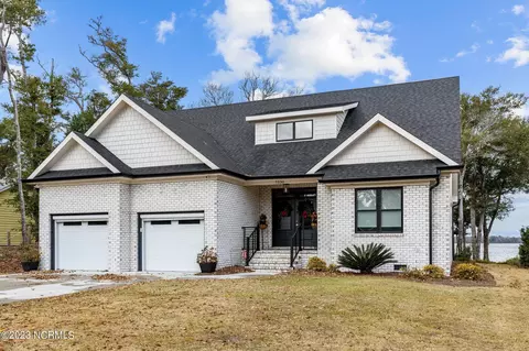 7330 Sound Dr, Emerald Isle, NC 28594
