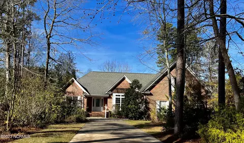 310 Augusta Ct, New Bern, NC 28562