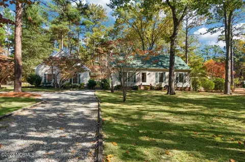 151 Boiling Springs Cir, Southern Pines, NC 28387