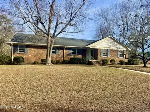 1609 Whitehall Dr, Kinston, NC 28504
