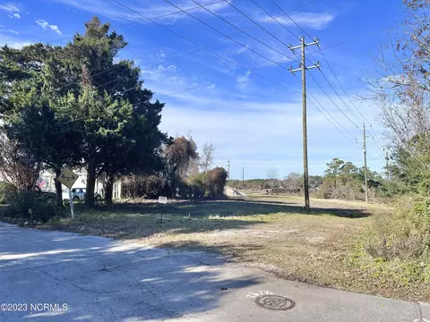 2400 Avery St, Morehead City, NC 28557