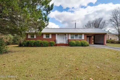 201 Currie St, Wallace, NC 28466