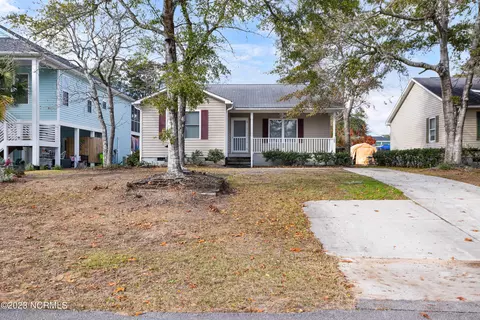 105 NW 19th St, Oak Island, NC 28465