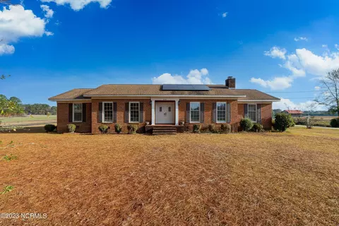904 Green Swamp Rd, Bolton, NC 28423