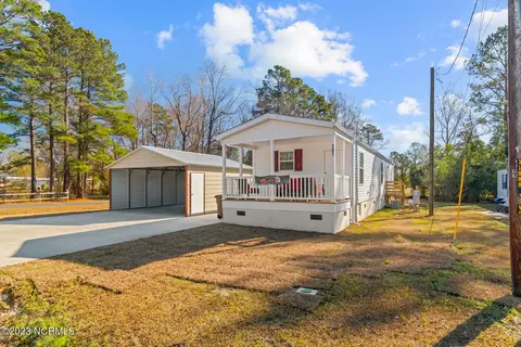 101 Ives Ln, Jacksonville, NC 28540