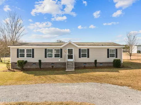 124 Sunshine Ln, Washington, NC 27889