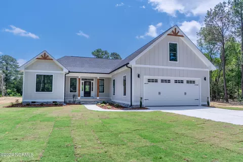 65 Richmond Rd, Foxfire Village, NC 27281