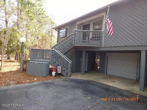 10042 Windward Dr, New Bern, NC 28560
