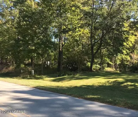 607 Windward Dr, Oriental, NC 28571