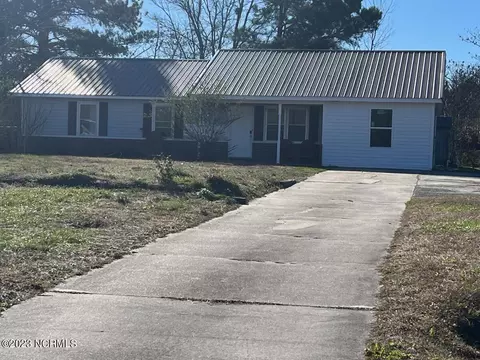 1033 Yukon Ct, Jacksonville, NC 28546