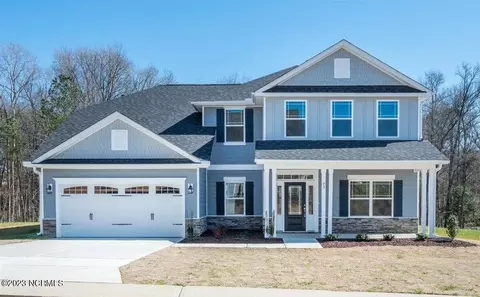 380 Copper Creek Dr, Winterville, NC 28590