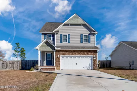 135 Rosemary Ave, Hubert, NC 28539