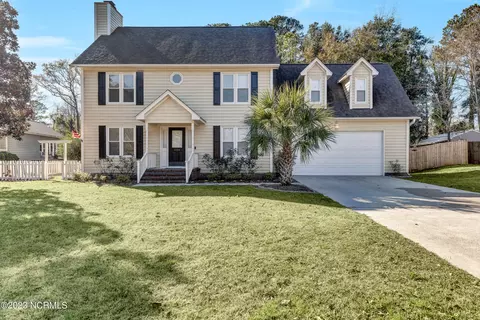 204 Land Line Dr, Wilmington, NC 28411