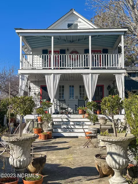 119 S Water St, Swansboro, NC 28584