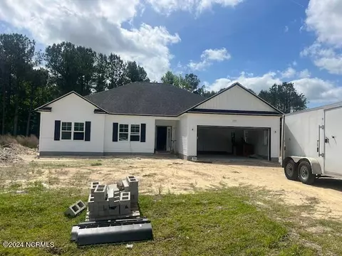 535 Orchard Creek Dr, Richlands, NC 28574