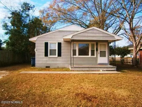 100 Red Oak St, Jacksonville, NC 28540