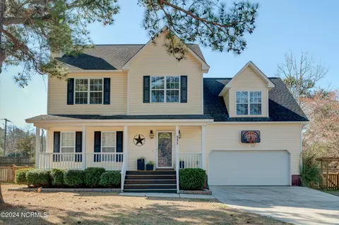 231 Derby Downs Dr, Sneads Ferry, NC 28460