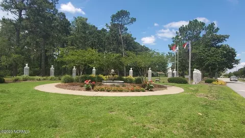 711 Helm Drive Dr, New Bern, NC 28560 photo 2