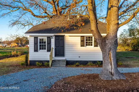 51 E Carroll St, Turkey, NC 28393 photo 2