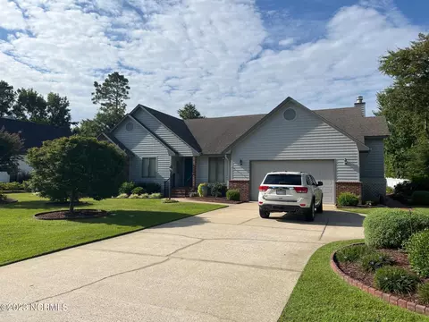 410 Oakmont Dr, Morehead City, NC 28557