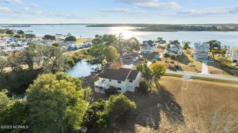 115 Hickory Nut Ct, Newport, NC 28570