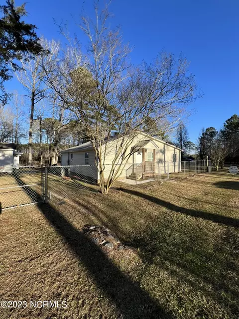 290 Bladen Lake School Rd, Elizabethtown, NC 28337