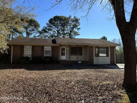 106 Vandergrift Dr, Jacksonville, NC 28540