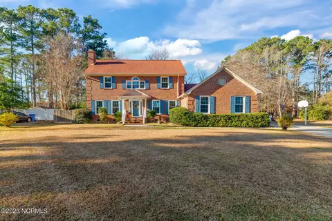 223 Biltmore Ln E, Jacksonville, NC 28546