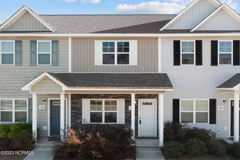 304 Justice Farm Dr, Sneads Ferry, NC 28460