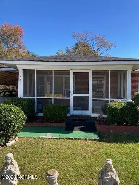 221 S Halifax Rd, Rocky Mount, NC 27804