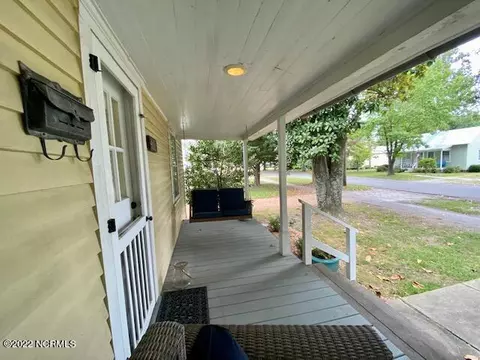 411 E Queen St, Edenton, NC 27932 photo 3