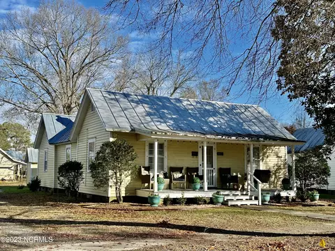 411 E Queen St, Edenton, NC 27932