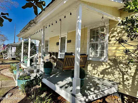 411 E Queen St, Edenton, NC 27932 photo 2