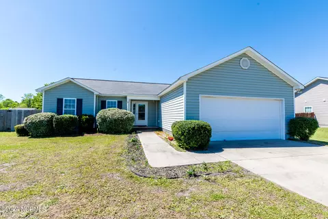 313 Haywood Dr, Richlands, NC 28574