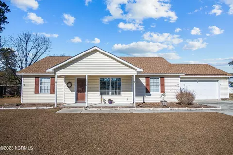 1904 Thomas Ct, Newport, NC 28570