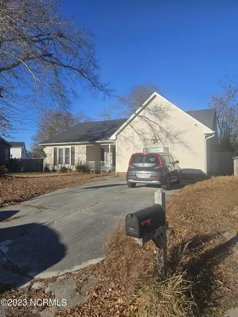 215 Brandy Ct, Jacksonville, NC 28540