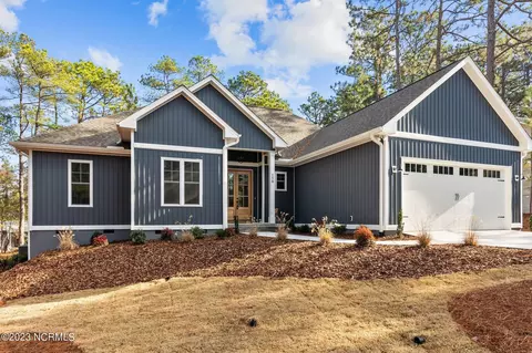 150 Lakeview Dr, Southern Pines, NC 28387