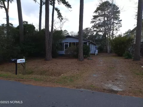331 NE 52nd St, Oak Island, NC 28465
