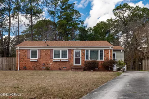 107 Forest View Dr, Havelock, NC 28532