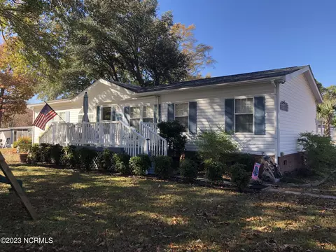 680 Landing Dr, Hampstead, NC 28443