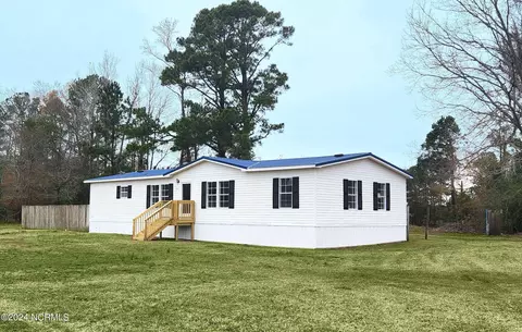 14235 Old Lake Rd, Riegelwood, NC 28456