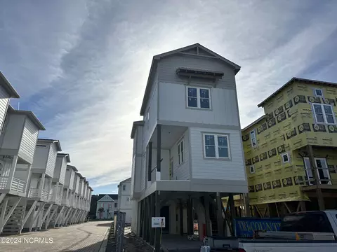 203 Spartanburg Ave, Carolina Beach, NC 28428