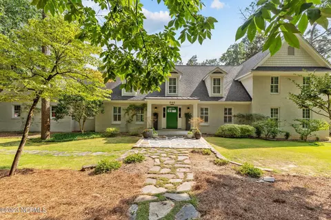 840 E Massachusetts Ave, Southern Pines, NC 28387