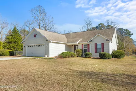 327 Jesse Williams Rd, Richlands, NC 28574