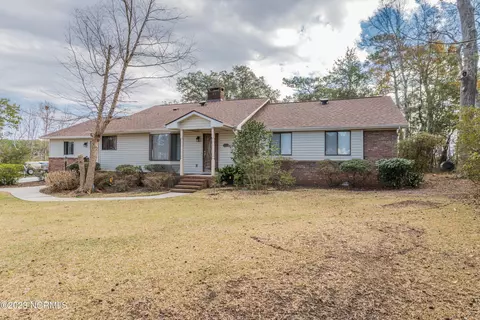 126 Hunting Bay Dr, Cape Carteret, NC 28584