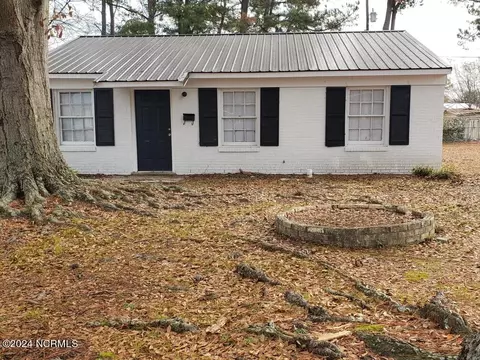 424 Madera Ave, Laurinburg, NC 28352