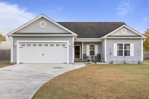 315 Holly Grove Ct W, Jacksonville, NC 28540