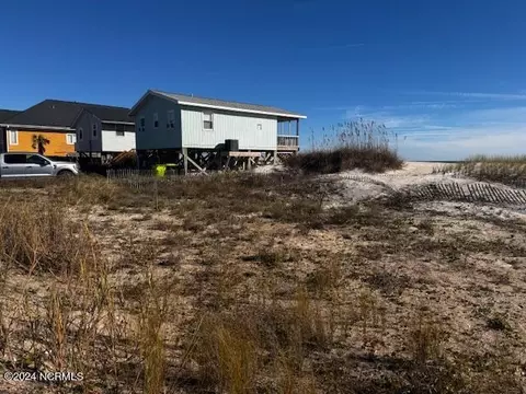 1208 N Shore Dr, Surf City, NC 28445