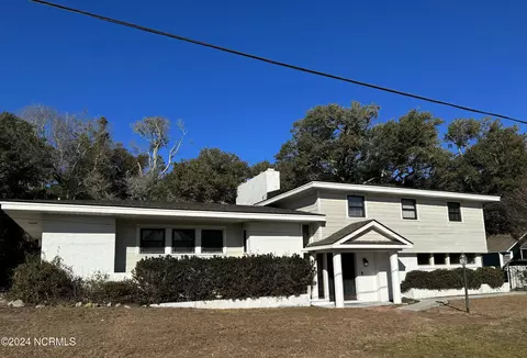 4206 Sound Dr, Morehead City, NC 28557